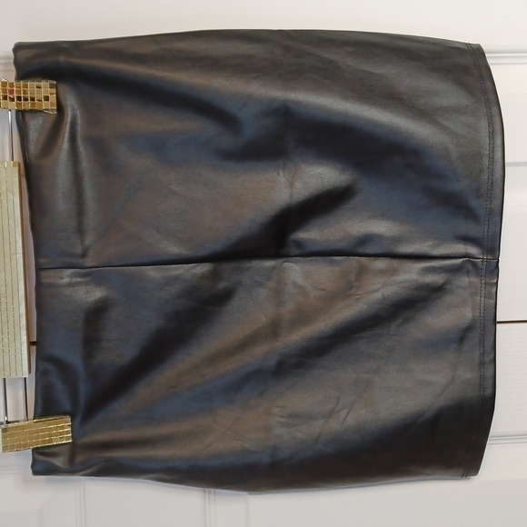 Seduction Black Leatherlike Mini Skirt - Picture 6 of 6